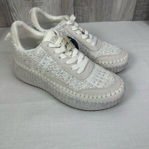 Elegant Women's Cream Sneakers